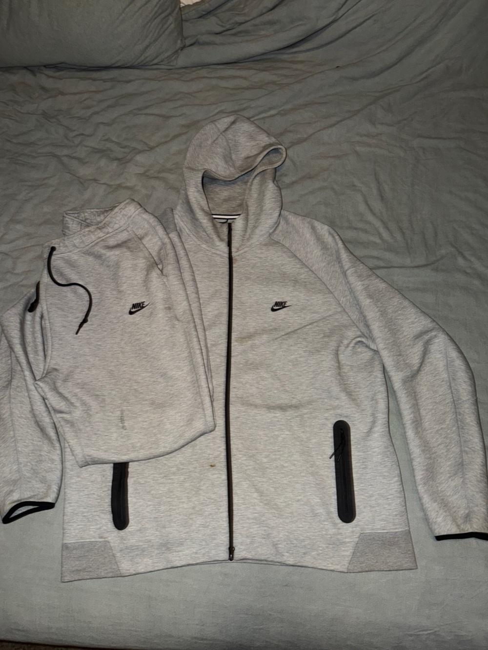 Men’s Nike Tech Fleece Heather Gray Hooded Zip Jacket with Matching Sweatpants